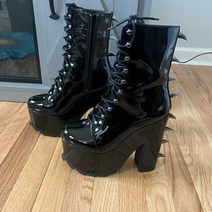 YRU shoes predator boots size 8 like new